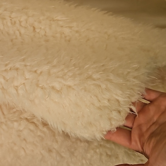 Fuzzy White Sherpa Coat Large SOFT - Picture 3 of 3
